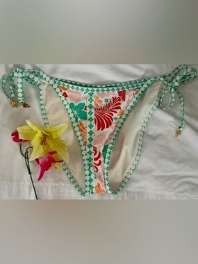 New with tags! “Surf Kitschy Binding
Triangle Bikini Bottom!”